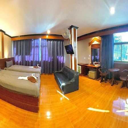 Centre Point Patong Hotel Bagian luar foto