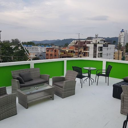 Centre Point Patong Hotel Bagian luar foto