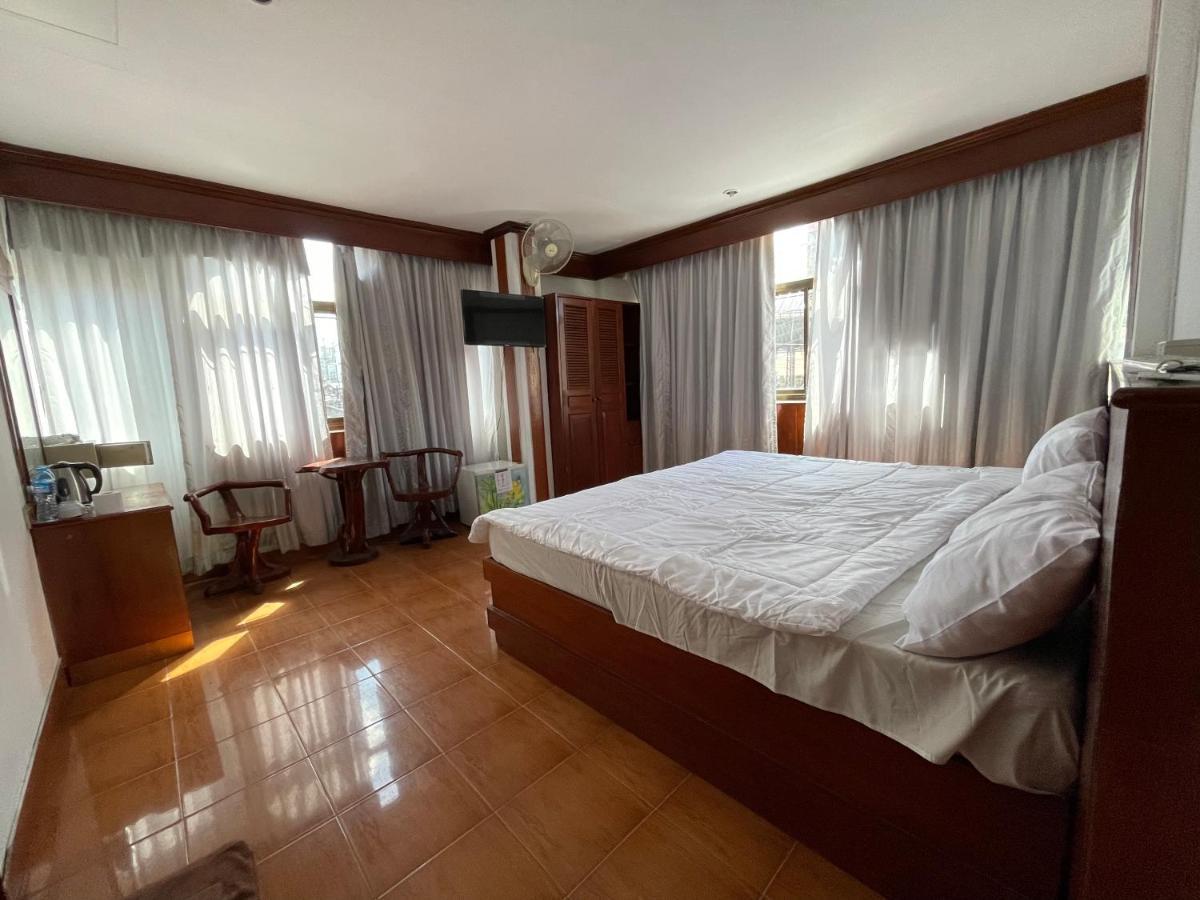 Centre Point Patong Hotel Bagian luar foto
