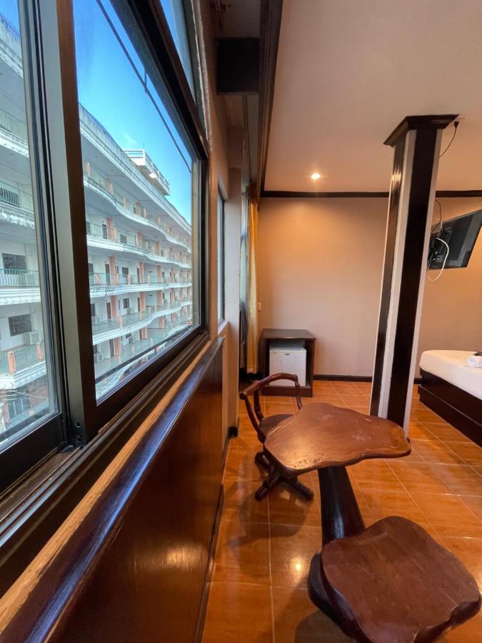 Centre Point Patong Hotel Bagian luar foto