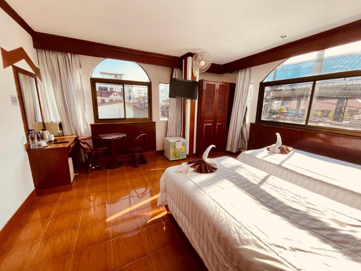 Centre Point Patong Hotel Bagian luar foto