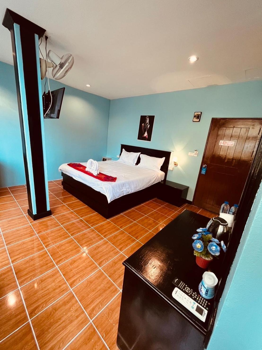 Centre Point Patong Hotel Bagian luar foto