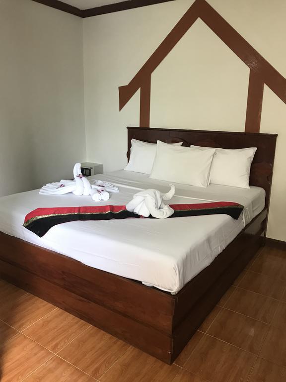 Centre Point Patong Hotel Bagian luar foto