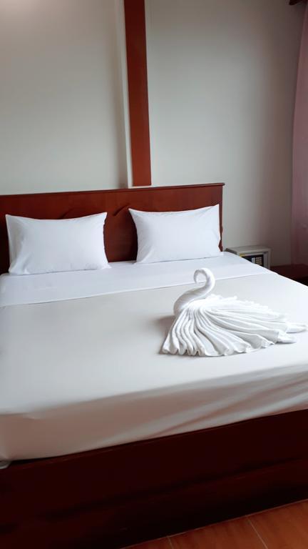 Centre Point Patong Hotel Bagian luar foto