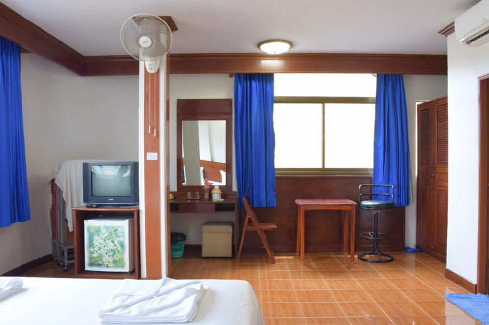 Centre Point Patong Hotel Bagian luar foto