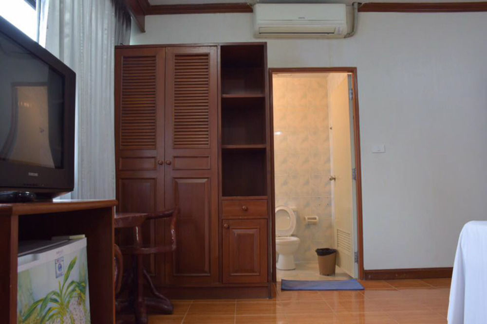 Centre Point Patong Hotel Bagian luar foto