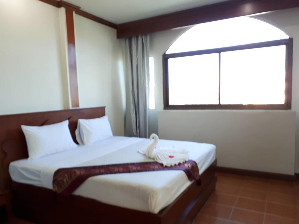Centre Point Patong Hotel Bagian luar foto