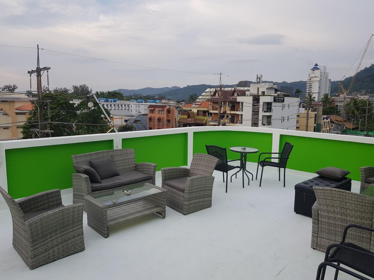 Centre Point Patong Hotel Bagian luar foto