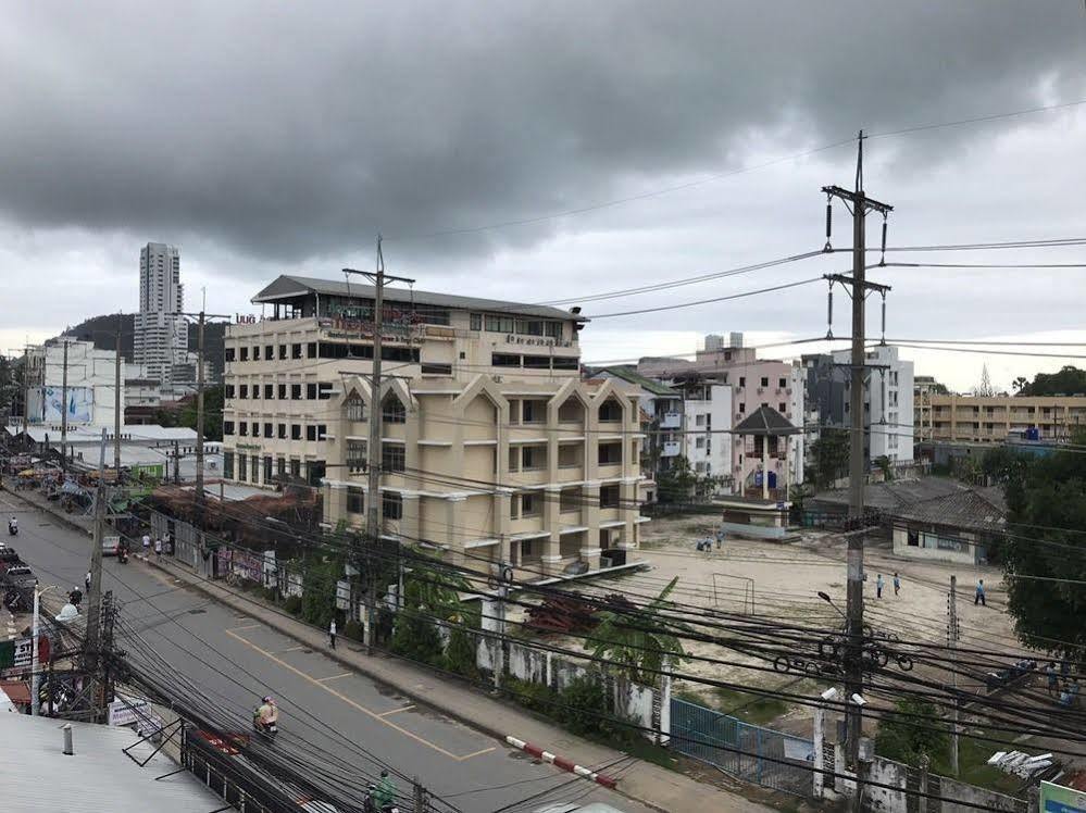 Centre Point Patong Hotel Bagian luar foto