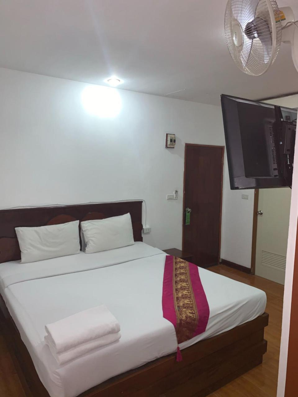 Centre Point Patong Hotel Bagian luar foto