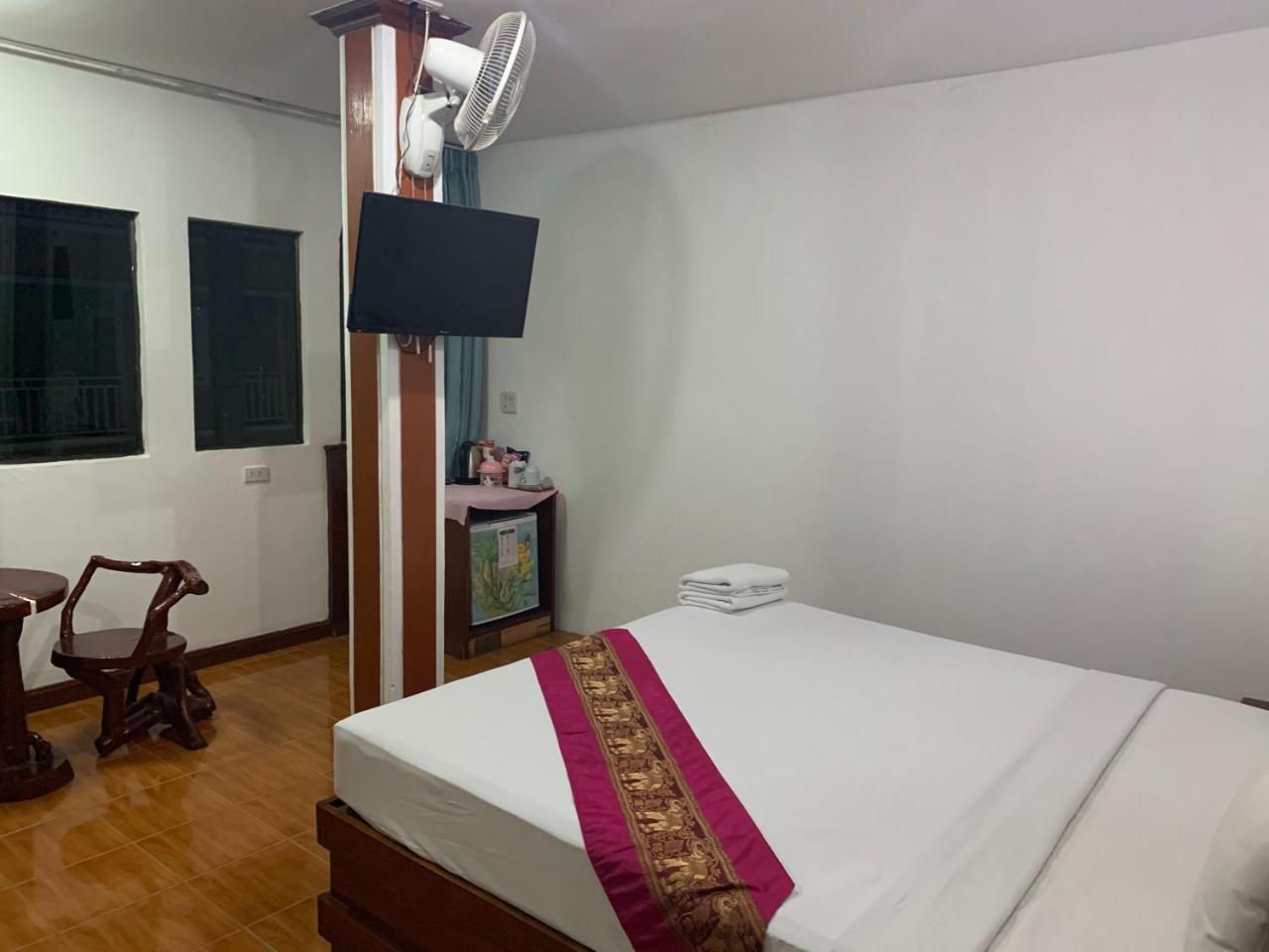 Centre Point Patong Hotel Bagian luar foto
