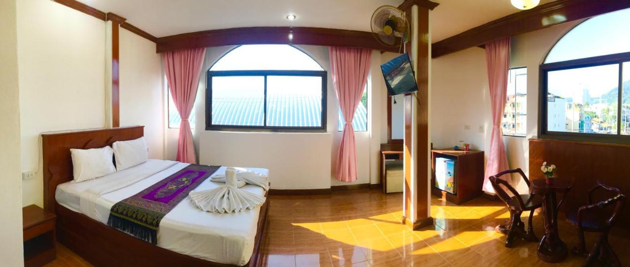 Centre Point Patong Hotel Bagian luar foto
