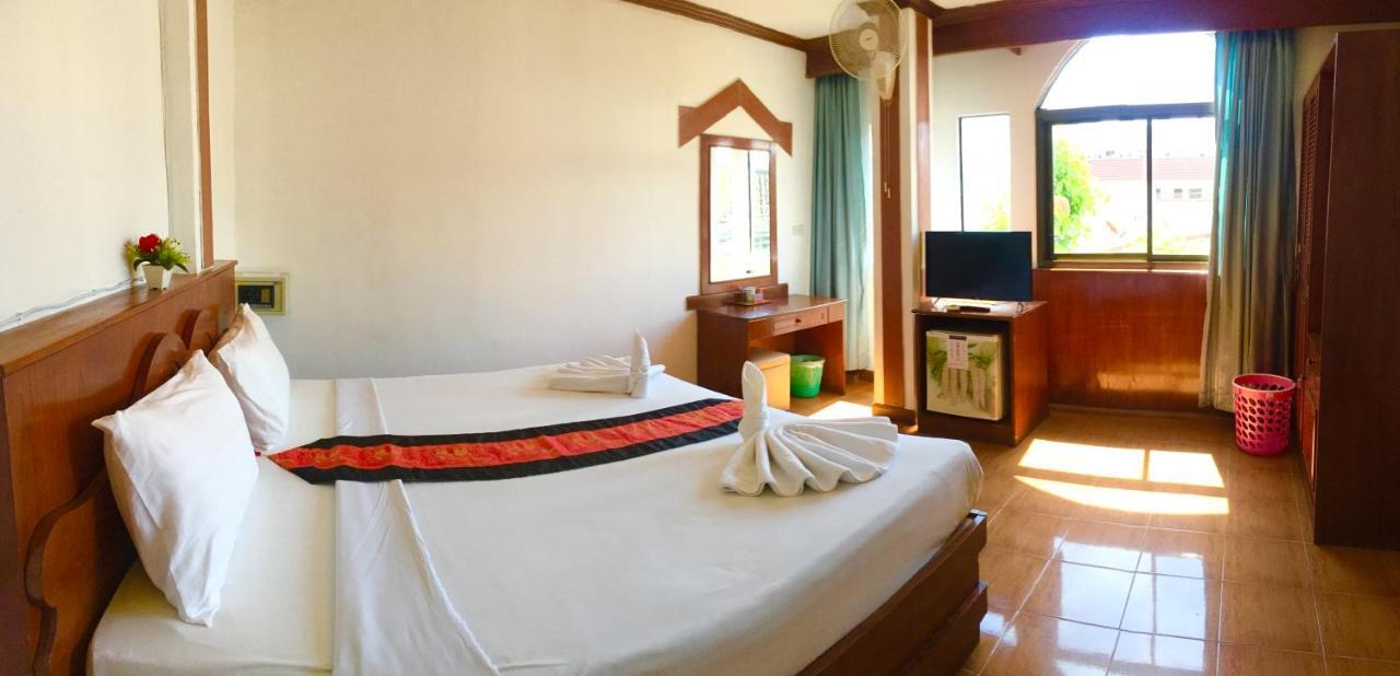 Centre Point Patong Hotel Bagian luar foto